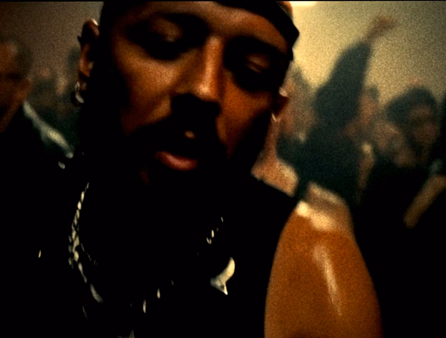 Close portrait of a performer inside the Clüb De Combat visual world